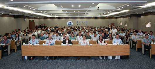 会议室里的人们 AI 生成的内容可能不正确。